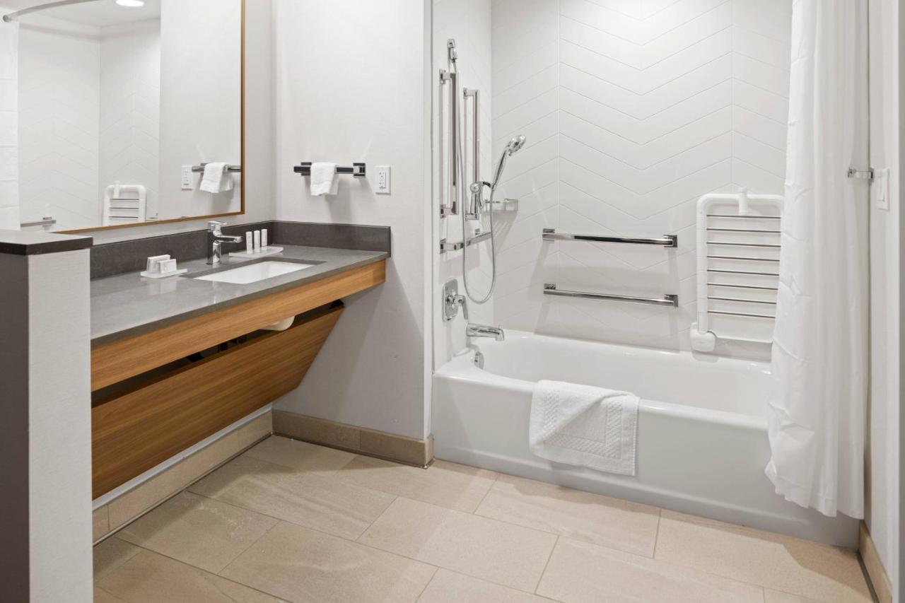 Fairfield Inn & Suites By Marriott San Diego Pacific Beach Bagian luar foto