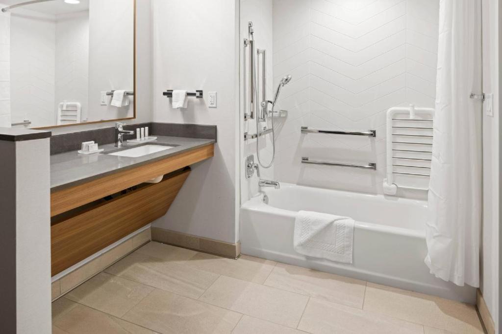 Fairfield Inn & Suites By Marriott San Diego Pacific Beach Bagian luar foto